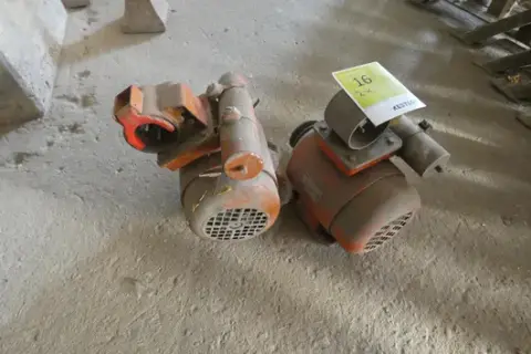2 electric motors