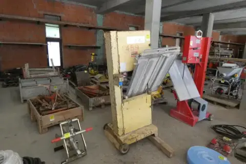 Lissmac bandzaag met zwenkbare steunttafel