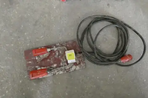 CEE-Verteiler auf Brett mit 2x Kupplung, Abzweigdose und Anschlusskabel