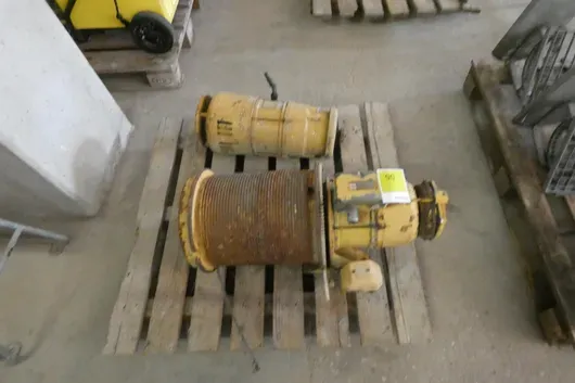 Seiltrommel mit Antrieb und Elektromotor