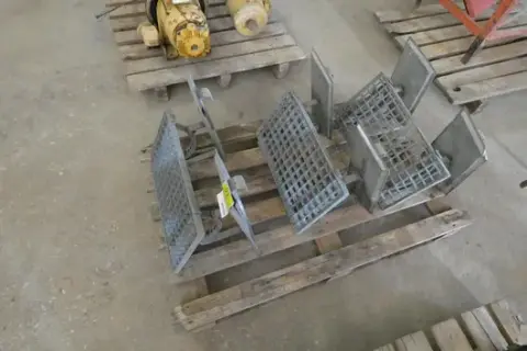 3x střešní stupačky, pozinkované