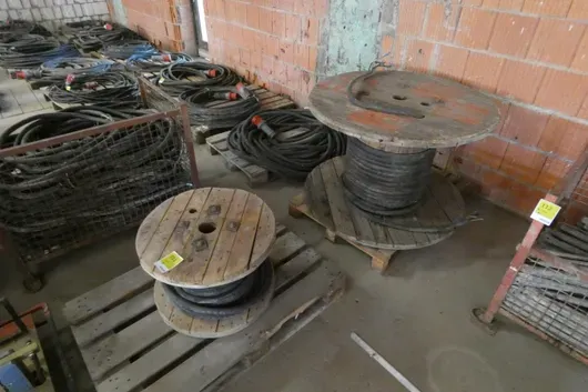 2x wooden cable drum