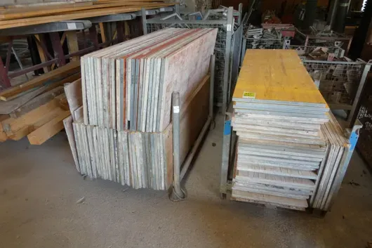 2x Lagerung mit Inhalt (Schaltafeln)