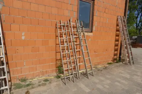 4 ladders