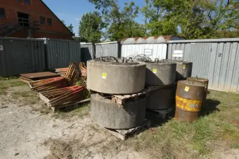2x crane counterweights