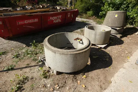 Concrete manhole ring