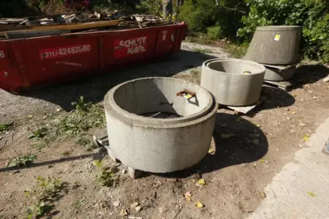 Concrete manhole ring