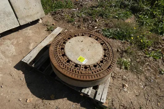 Betonový poklop šachty