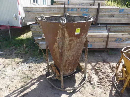 Concrete bucket