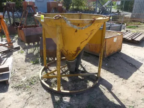 Concrete bucket