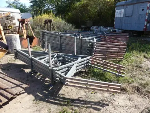 Lot of scaffolding components