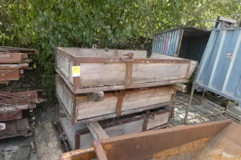 3x crane rubble skip