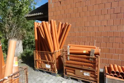 2x mesh pallet boxes with KG pipes, orange