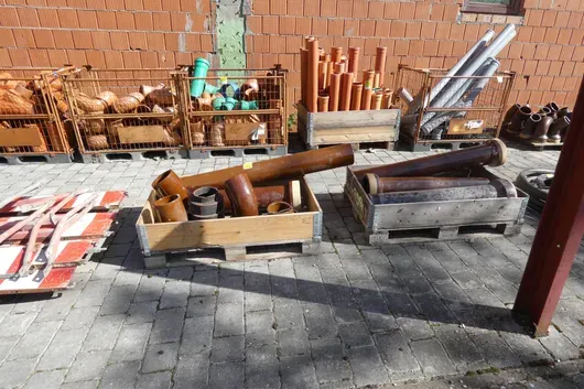 Lot de tuyaux en grès et raccords