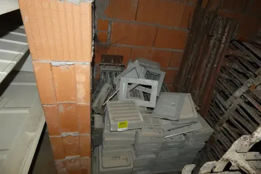 Lot de grilles de ventilation en béton, portes de cheminée