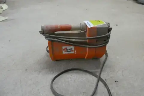 PFT - Pump with carrying handle and cable, orange