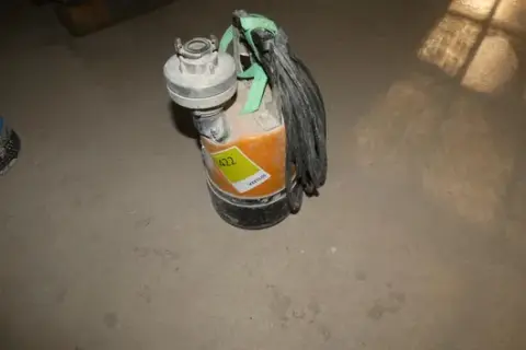 Tsurumi - Submersible pump, flat suction, with cable