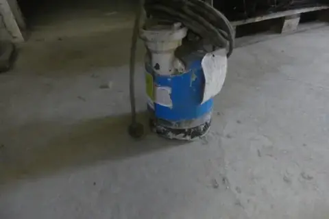 Submersible pump with cable, blue
