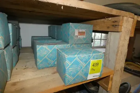 13 krabic soubor upevňovacího materiálu