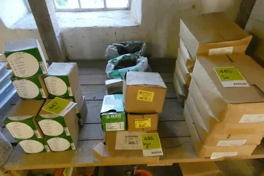 Lot de clous en boîtes et sachets