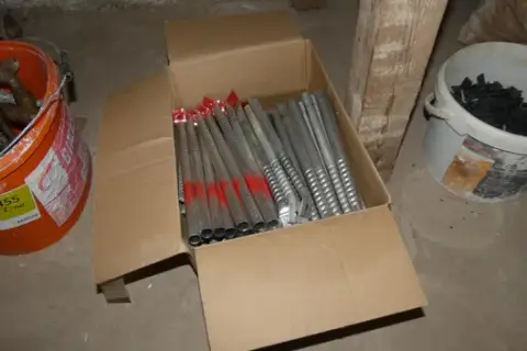 Box of screw anchors for scaffolding fastening