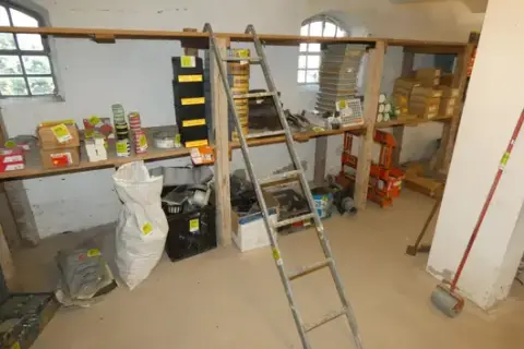 Leaning ladder, metal