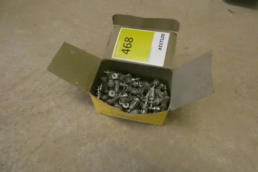 Karton Setzbolzen mit Halteclip für Bolzensetzgerät TB 27 S12