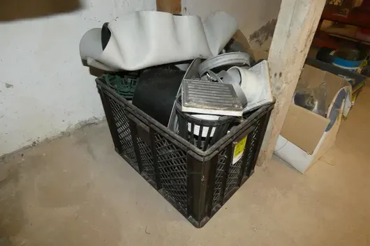 Mixed lot of floor drain parts