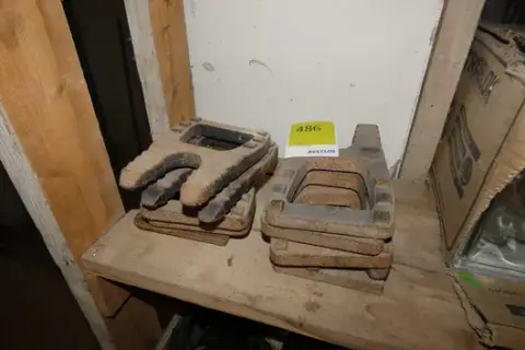 Lot of step irons for inspection chambers