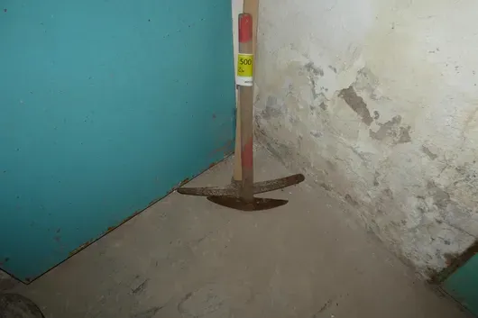 2x Kreuzhacke mit Holzstiel