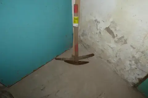 2x Kreuzhacke mit Holzstiel
