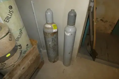 2 gas cylinders, grey, including shielding gas