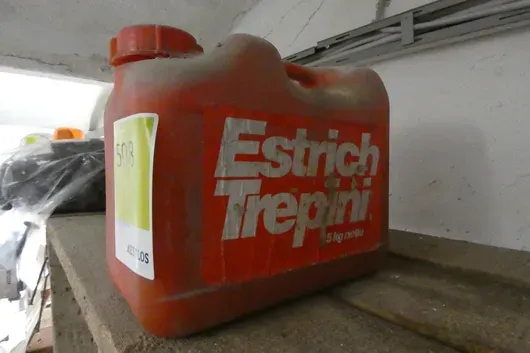 Lot of cans Trepini - screed additive