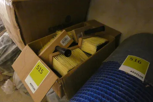Lot of ceiling brushes with handles