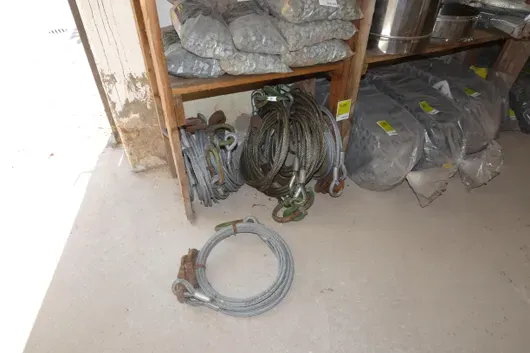 Mixed lot of steel cables