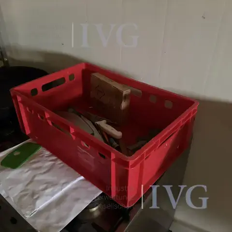 Sada plastových přepravek (červených)