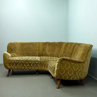 BERGA MOBLER. Canapé d'angle, velours, hêtre, années 1940-1950, Suède (2).