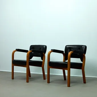 MAIJA HEIKINHEIMO & ALVAR AALTO. Artek, two armchairs / lounge chairs, model 43, birch, leather, 1950s, Finland (2).