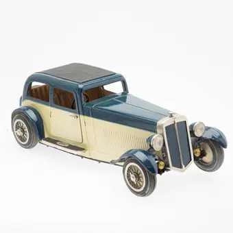 Vintage tinplate coupé with clockwork, first half of the 20th century.