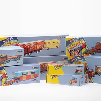 CORGI, lot of eight 'Chipperfields Circus' cars incl. original packaging (8).