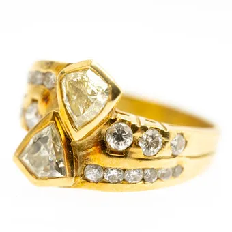 Ring met diamanten.