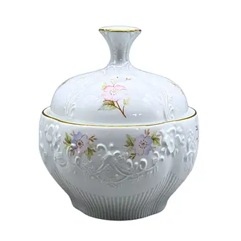 KPM ROYAL. Porcelánová dóza s víčkem s květinovým dekorem.