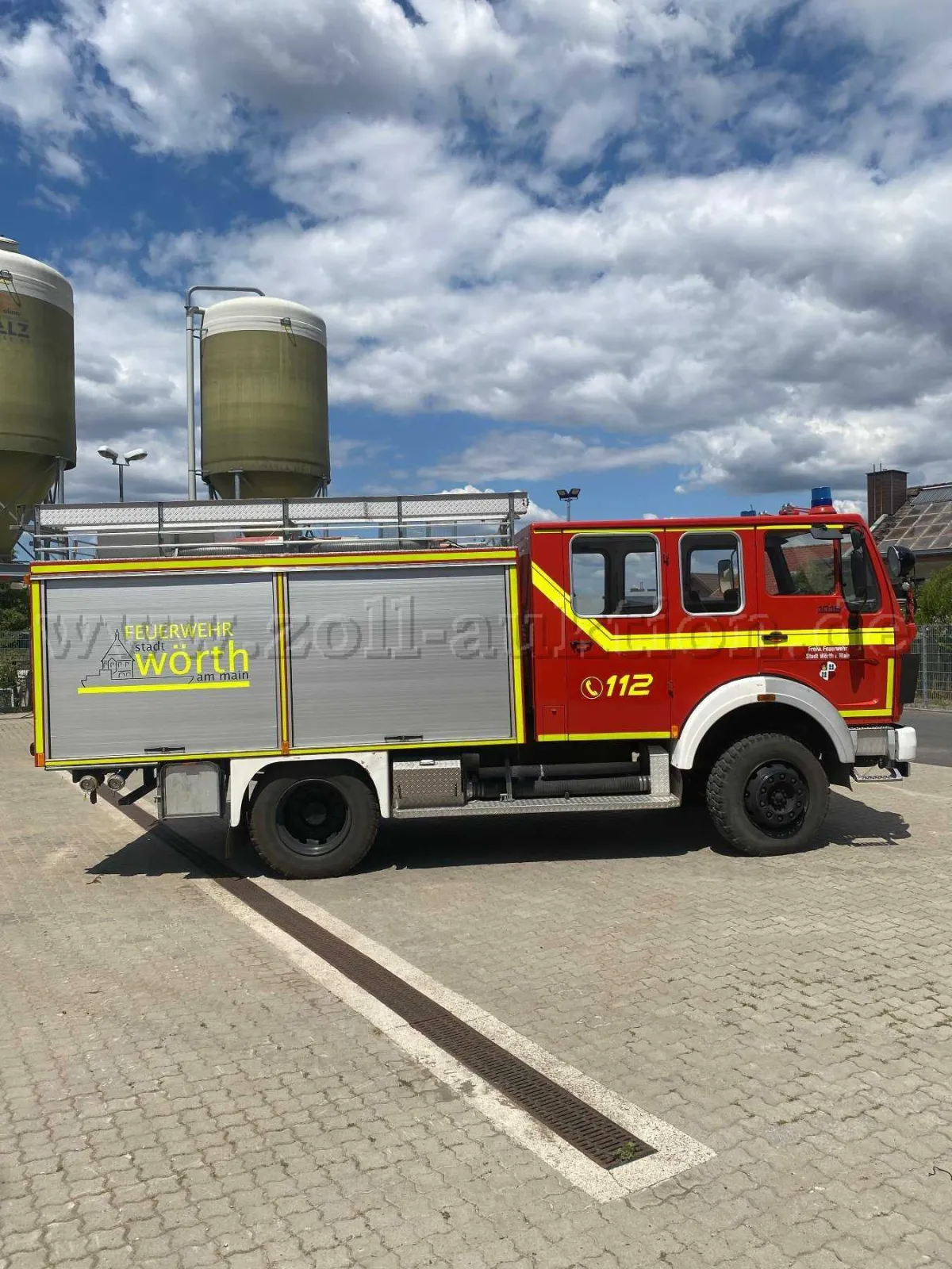 1 cisternový hasičský vůz 16/25 Daimler-Benz typ 1019 AF, nástavba Ziegler