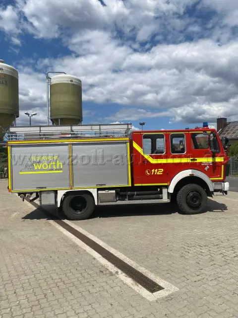 1 camion-citerne d'incendie 16/25 Daimler-Benz type 1019 AF, carrosserie Ziegler