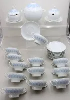 Terrine, 2 Saucieren und 12x Suppentassen mit U.T., Rosenthal studio-line, Dekor Lotus, Entw. Wiinblad, Terrine H-20cm , Suppentassen H-6cm