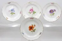 4x Meissen-Teller, Schwertermarke, Blumenmalerei, je 2 Schleifstriche, ca. D-17cm, Goldränder berieben