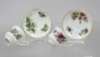 Miniaturní sběratelské šálky, série „Flower of the Month“, Royal Albert, březen, květen, šálky V-4,3 cm