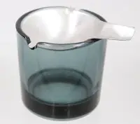 Naklápěcí popelník, design Wilhelm Wagenfeld pro WMF, cca v. 8 cm