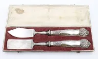 Butter und Käsemesser um 1900, Silbergriffe (gepr.) in Kasten, ca. L-20,5cm