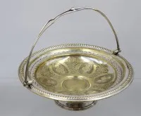 Tafelaufsatz um 1900, Messing versilbert, berieben, ca. H-9,5cm D-24,5cm